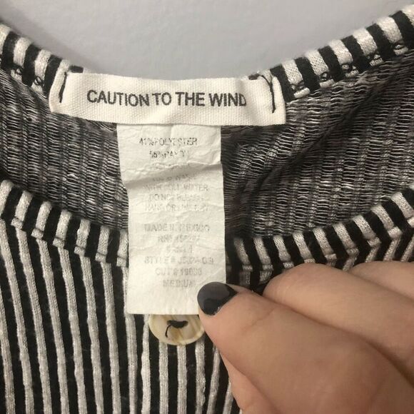 caution to the wind striped crop top tied bottom buttons black white size m - Picture 2 of 6